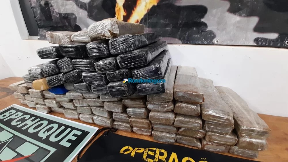 Batalhão de Choque apreende 65 kg de maconha enterrados em terreno na zona leste