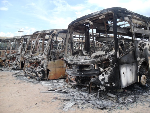 USINAS  Polícia afirma que mais de 50 ônibus foram queimados e que área será monitorada  Fotos