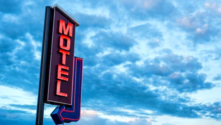 Cinco homens são presos após ficarem cinco horas em motel e não terem dinheiro para pagar a conta