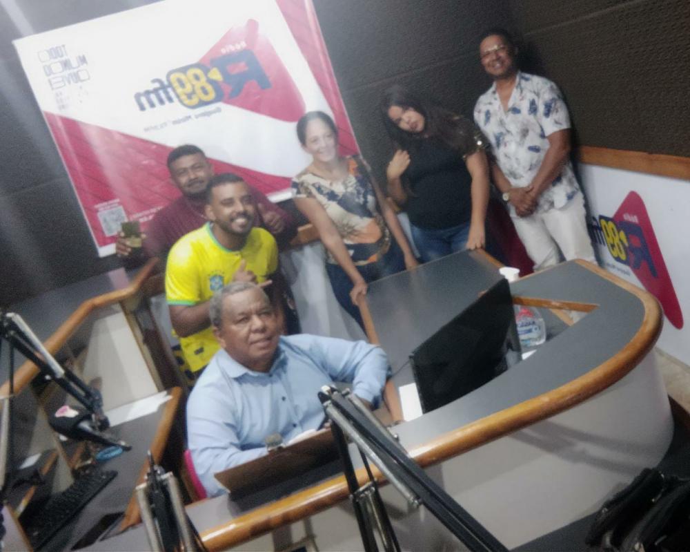 EMISSORA DE RÁDIO FAZ TESTE PARA CONTRATAÇÃO DE NOVO LOCUTOR