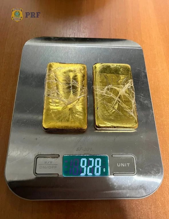 Homem é preso com barra de ouro de quase um quilo