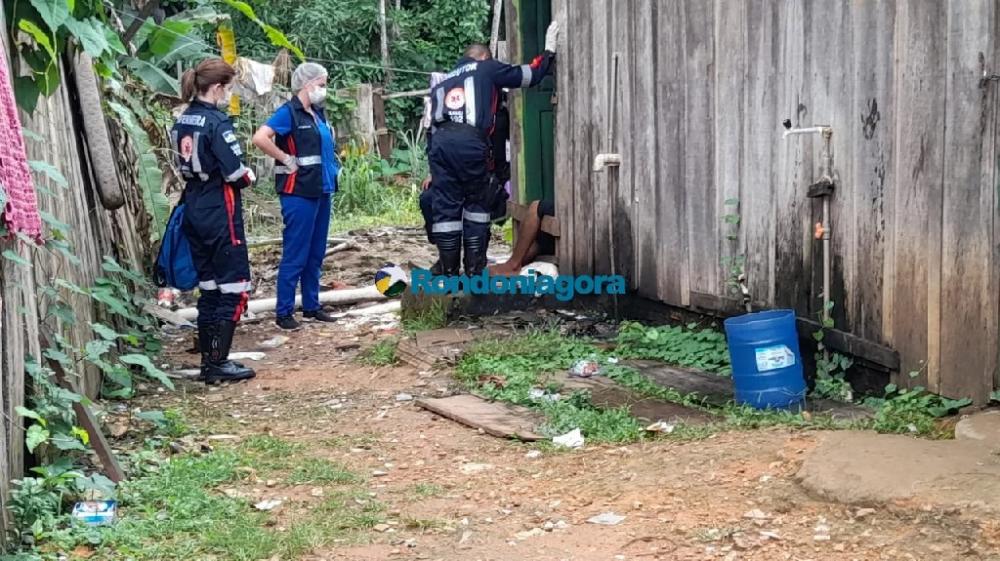 Homem é assassinado a tiros após ser chamado em frente de casa no centro da capital
