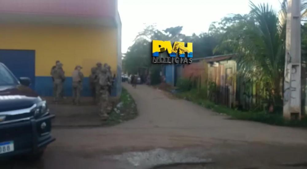 Polícia Civil deflagra operação em beco e apreende arma, drogas e câmeras de monitoramento