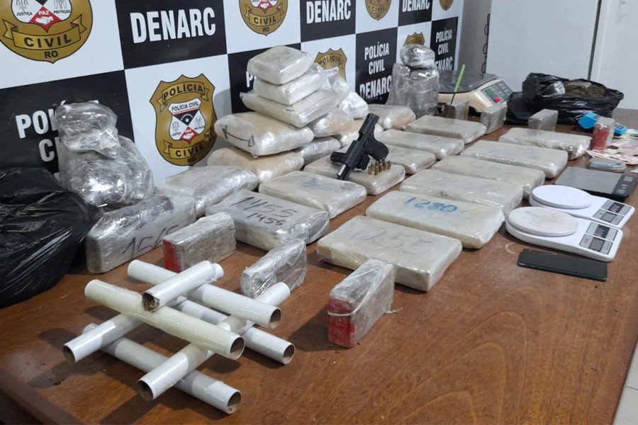 Denarc prende trio com 40kg de Skank e arma de Policial Penal