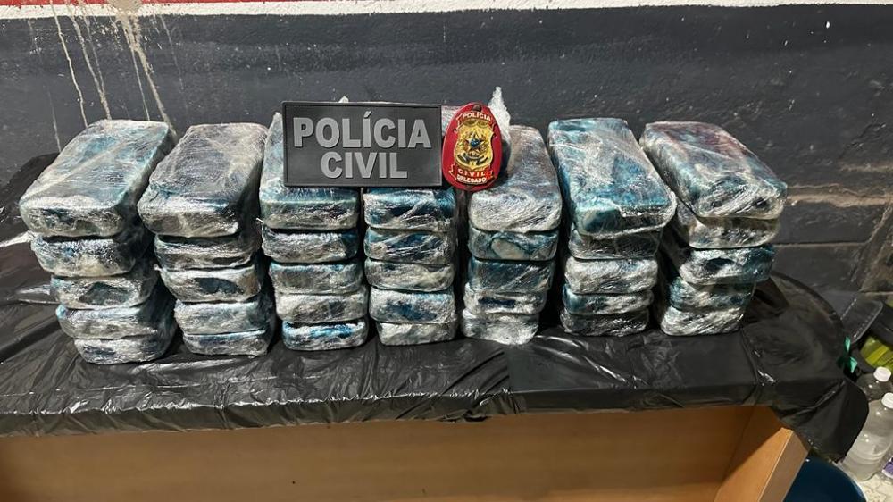 Policiais civis de São Francisco e Costa Marques apreendem quase 40 kg de cocaína; droga passou por casa de professor