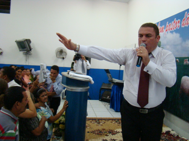 IGREJA MUNDIAL REÚNE MAIS DE MIL PESSOAS EM GUAJARÁ-MIRIM