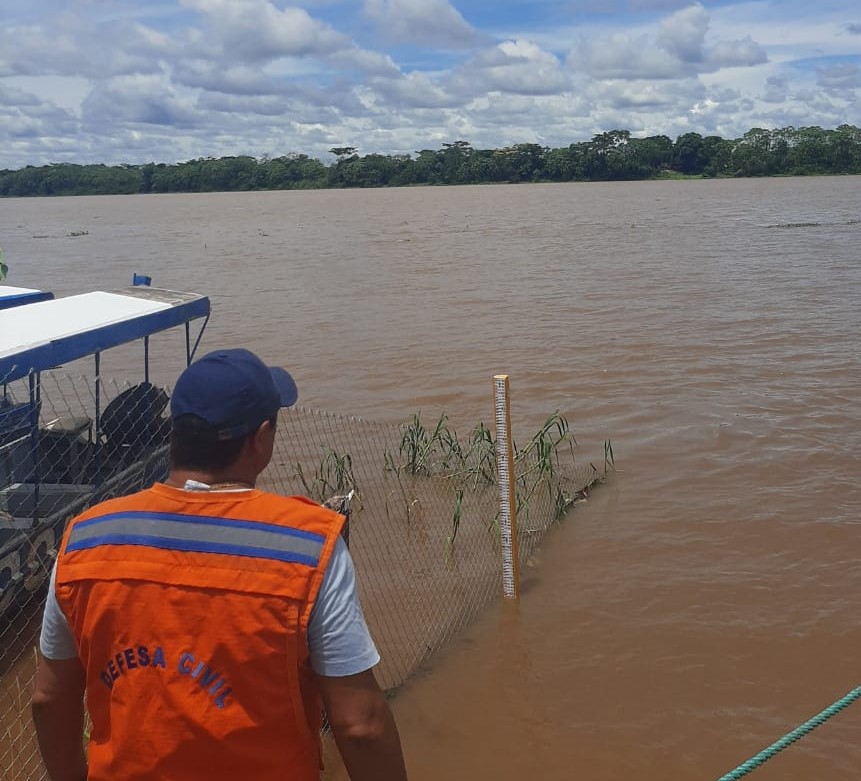 DEFESA CIVIL VERIFICA ALGUNS PONTOS INUNDADOS NO RIO PACAÁS NOVOS.