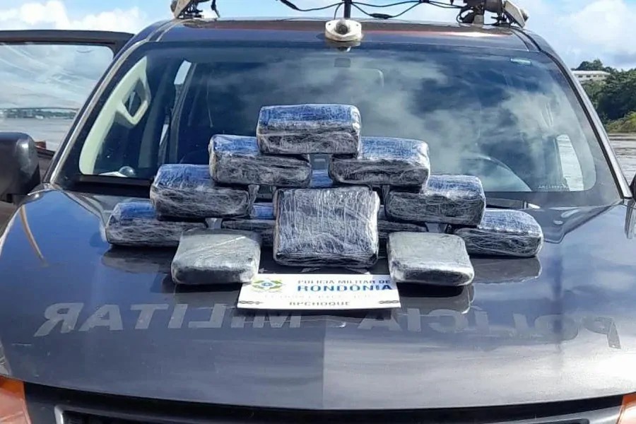 BPCHOQUE apreende 15 quilos de droga em embarcação vinda do AM