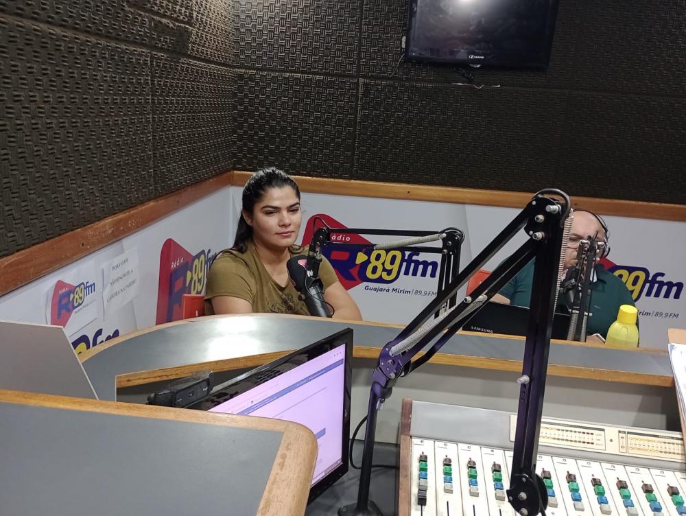 Em programa de rádio, prefeita diz que notícia sobre morte de cidadão é inverídica, tendenciosa e autor age para tentar desestabilizar administração