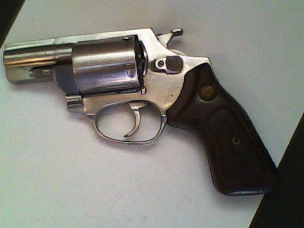 Homem é preso por porte ilegal de arma no bairro Cristo Rei