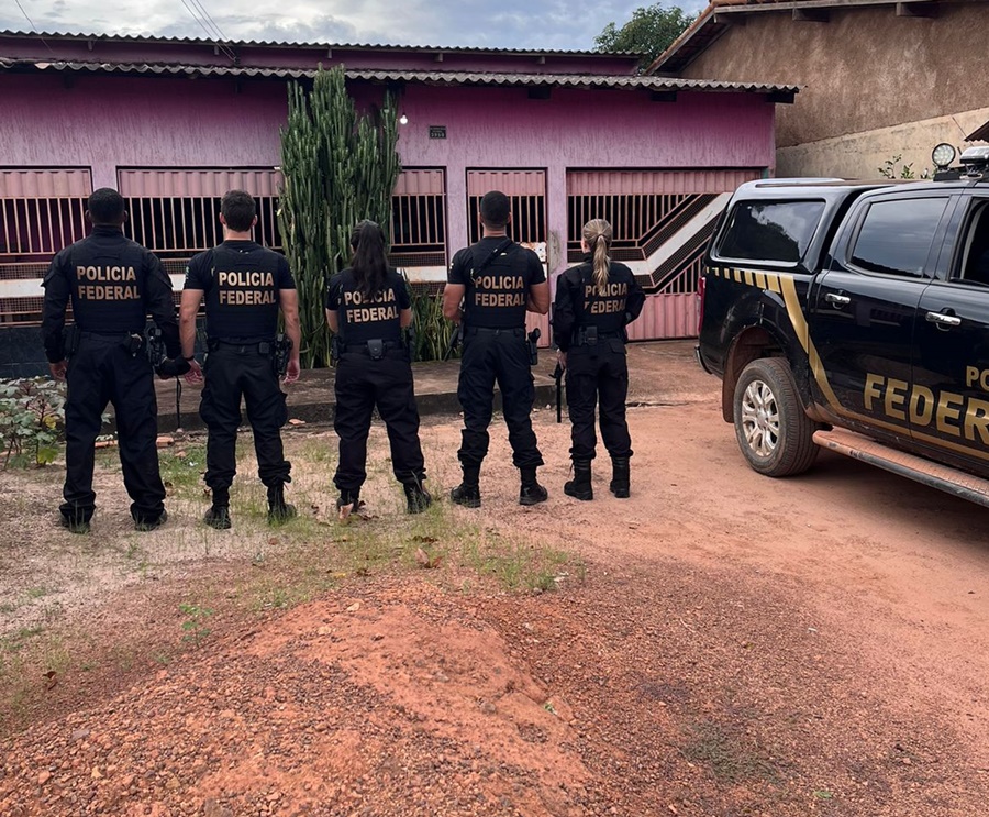 PF cumpre mandados em operação iniciada após apreensão de cocaína em caminhão cegonha