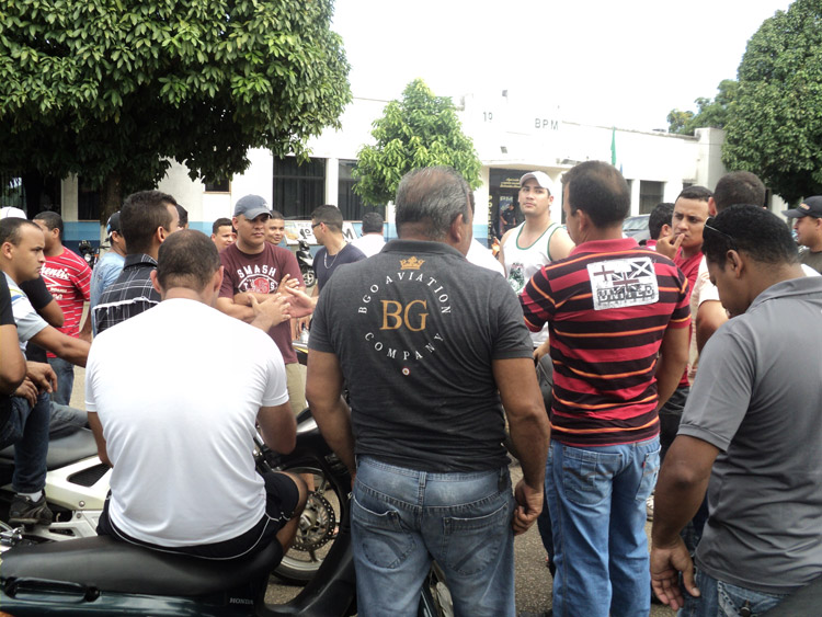 CAPITÃO MANDOU PRENDER SOLDADO; HUMILHAÇÕES DESENCADEAREM CRISE NA PM