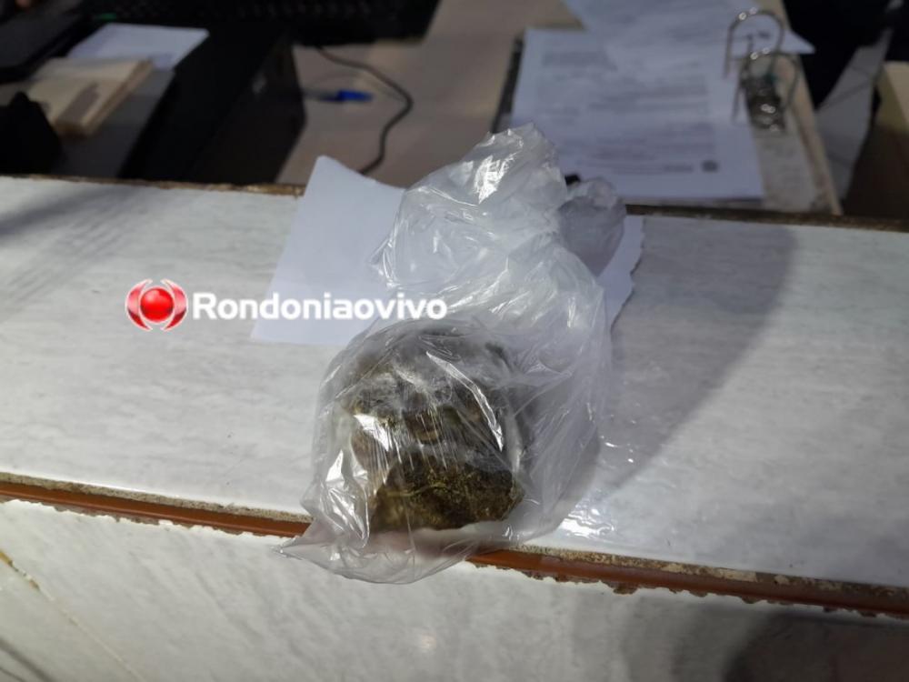 NO PRESÍDIO: Mãe é presa levando droga nas partes íntimas para o filho