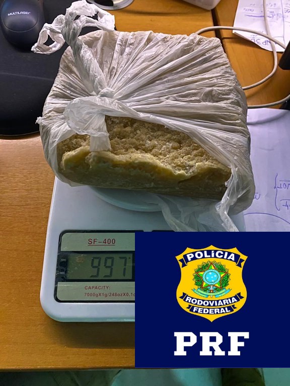 Em Porto Velho/RO, PRF apreende tablete de cocaína que estava preso ao abdômen de jovem