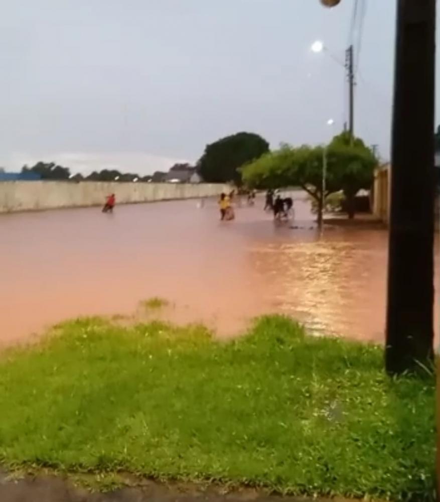 CHUVA EM GUAJARÁ DEIXA MORADORES DO BAIRRO SERRARIA EM SITUAÇÃO PREOCUPANTE 