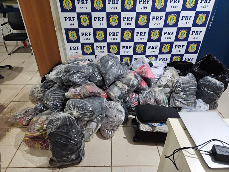 Em Ariquemes/RO, PRF realiza apreensão de produtos falsificados
