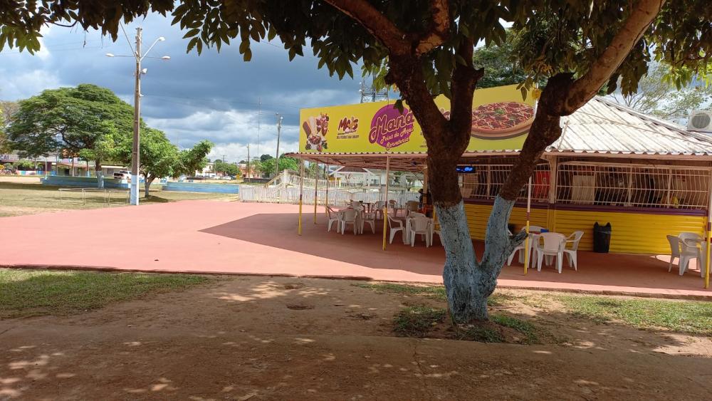 MUNICÍPES FAZEM APELO AO SETOR PÚBLICO PARA QUE OLHE PARA A PRAÇA MARCOS AURELIO COM CARINHO