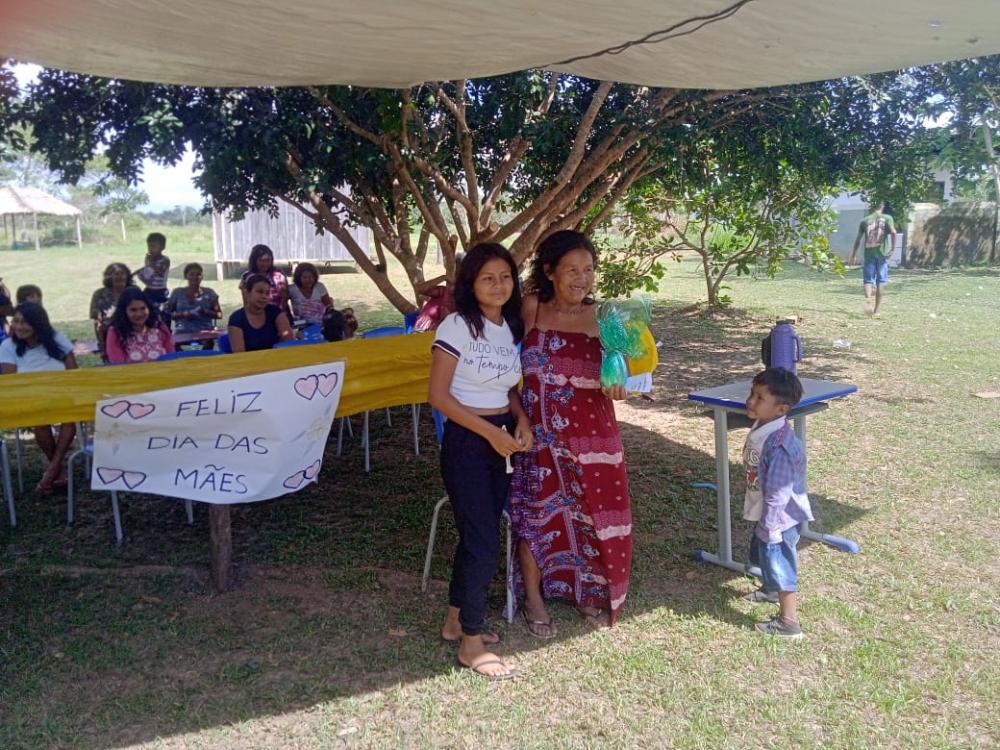 INDÍGENAS TAMBÉM REALIZARAM FESTA PARA AS MÃES DA ALDEIA