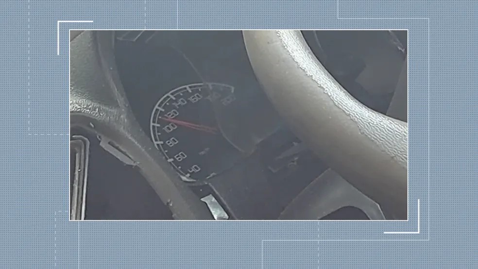 Velocímetro de carro que matou irmãos em acidente no viaduto ficou travado em 110 km/h