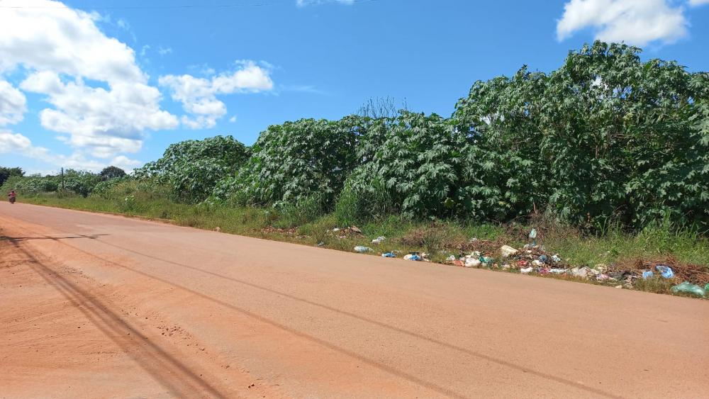 POPULAÇÃO DA AVENIDA ANTÔNIO LUIZ DE MACEDO CLAMA POR PROVIDÊNCIAS SOBRE ÁREA ABANDONADA