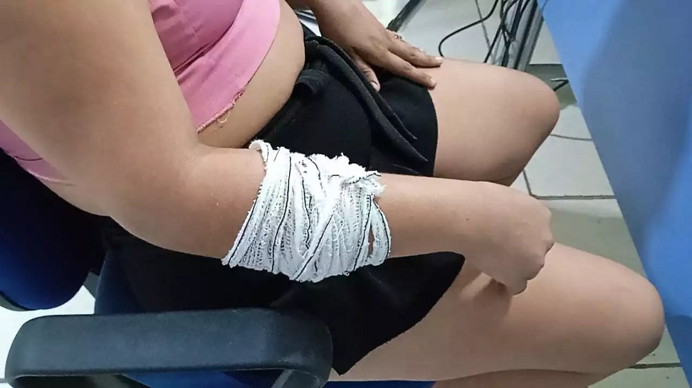 Homem é preso depois de bater na mãe e esfaquear cunhada durante bebedeira