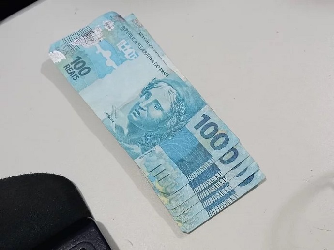 Adolescente de 15 anos é detido com várias notas falsas de R$ 100