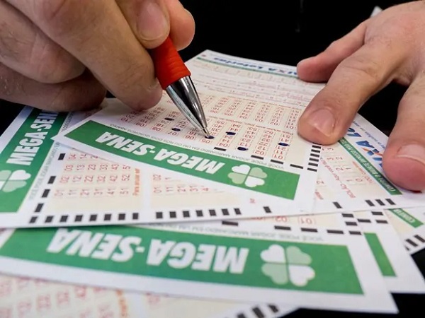 Prêmio da Mega-Sena de R$ 116,2 milhões é dividido entre quatro apostadores