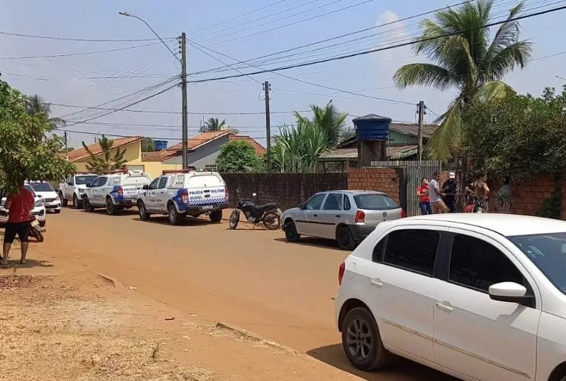 TRAGÉDIA: Adolescente de 15 anos encontra corpos dos tios abraçados dentro de casa