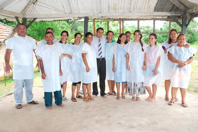 Igreja da Graça de Guajará-Mirim realiza batismo nas águas  Veja Fotos.