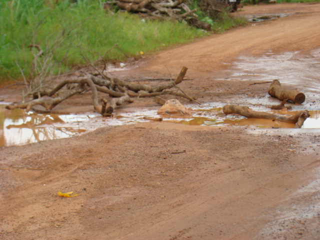 Chuvas danificam asfalto em Guajará-Mirim e pistas estão tomadas por buracos