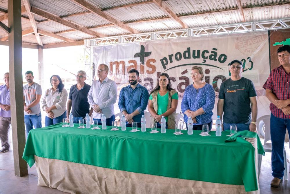 Em Guajará-Mirim, deputada Dra. Taíssa Sousa participa de Sessão Solene para entrega de mais de 500 toneladas de calcário para produtores da região