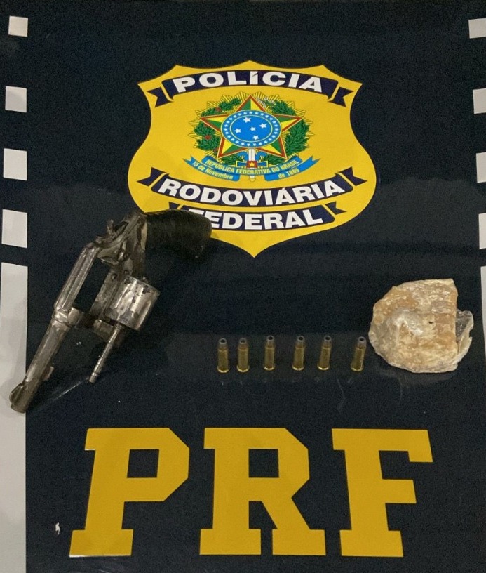 No último final de semana, PRF apreende droga, armas de fogo e munições