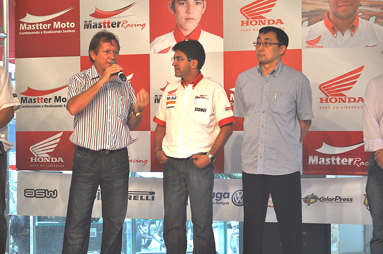 Esporte - Mastter Motos apresenta novos equipamentos para competição; Diretor da Honda Nacional prestigia evento