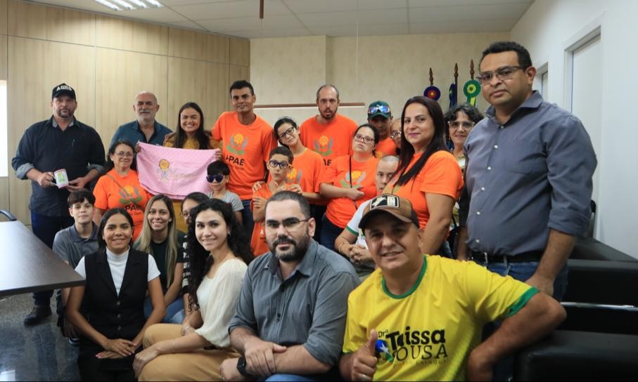 APAE de Itapua visita o gabinete da Deputada Dra Taíssa e faz um agradecimento especial a parlamentar pelo recurso para não faltar merenda escolar