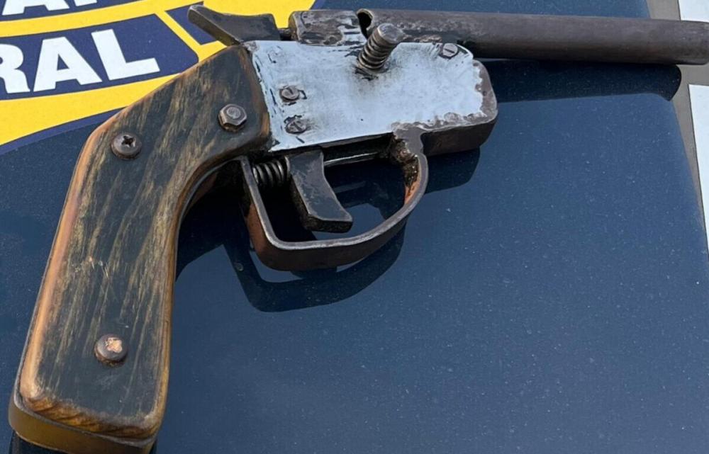 Em Porto Velho, PRF apreende arma de fogo de fabricação artesanal