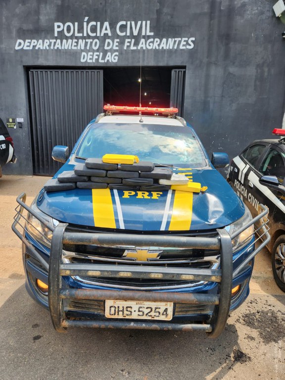 Em Porto Velho/RO, PRF apreende drogas em compartimento secreto do veículo
