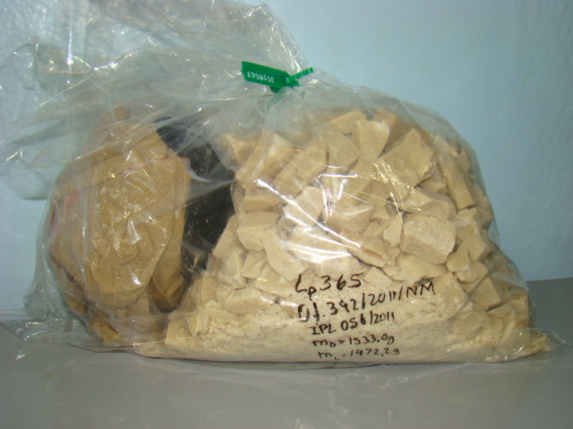 Guajará-Mirim - Mulher é presa transportando em táxi, um quilo e meio de cocaína.