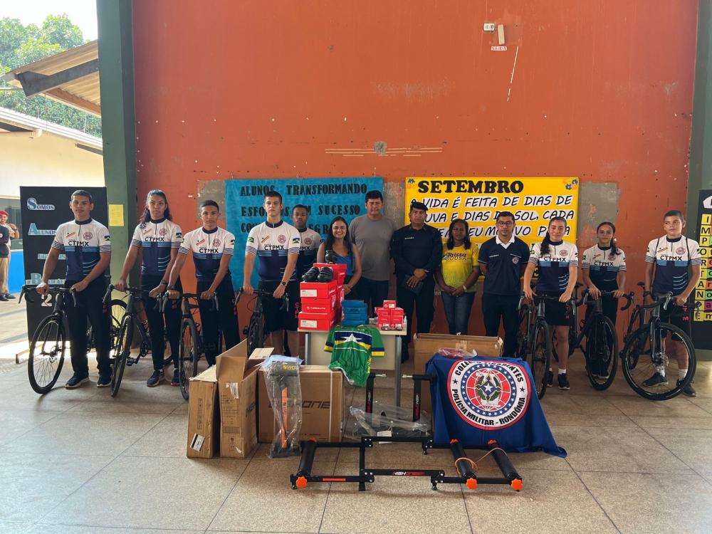 Deputada Dra. Taissa Sousa incentiva o ciclismo escolar com a entrega de várias bicicletas de alta performace e diversos materiais esportivos em Guajará-Mirim.
