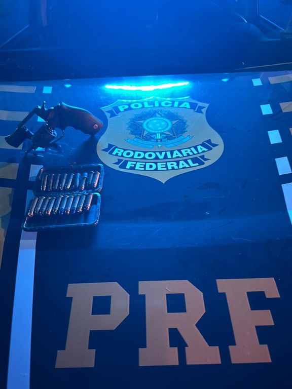 Em Porto Velho/RO, PRF apreende arma de fogo e diversas munições