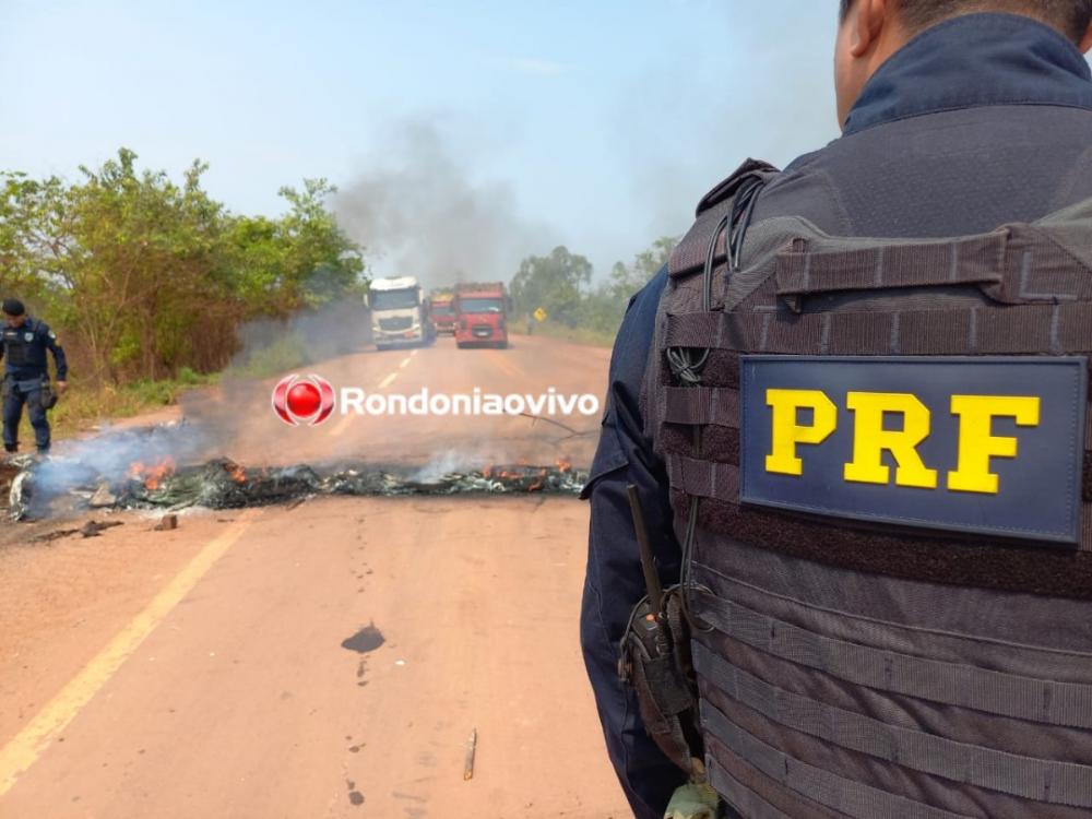 DESBLOQUEADO: Moradores liberam trecho da BR-364 após protesto por falta de energia
