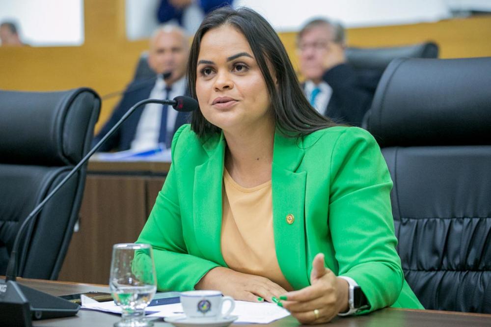 DRA. TAISSA COMEMORA A ASSINATURA PARA O TÉRMINO DA OBRA DO NOVO HOSPITAL REGIONAL DE GUAJARÁ – MIRIM.