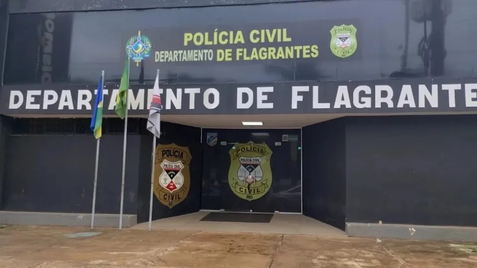 Marido é preso após ameaçar matar esposa com uma faca