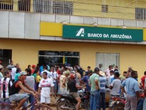 Terror no interior - ASSALTANTES DO BASA FUGIRAM COM 4 MALOTES E TRÊS REFÉNS; AGÊNCIA EM ALTO PARAÍSO TAMBÉM É ASSALTADA