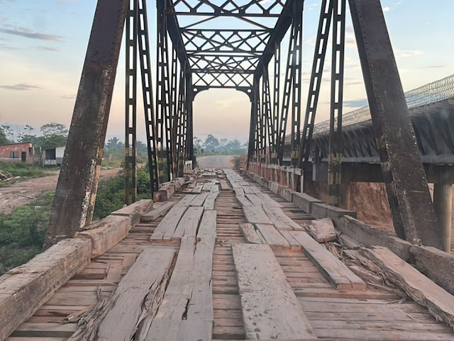 PONTE DO ARARAS EM SITUAÇÃO PRECÁRIA OFERENCE GRANDES RISCOS AOS CONDUTORES DE VEICULOS 