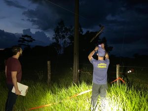 Homem morre após sofrer descarga elétrica em fio de internet