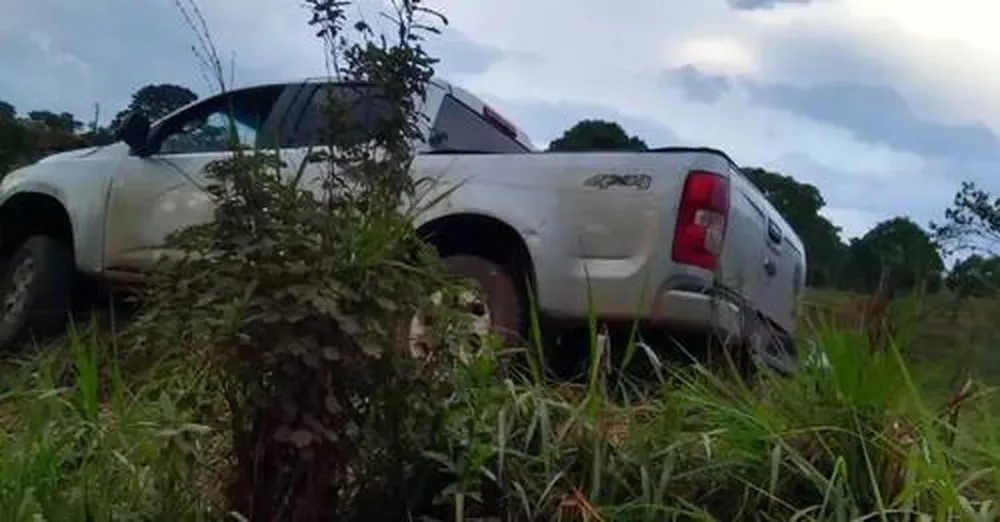 Após acidente, polícia encontra corpo de homem com várias facadas