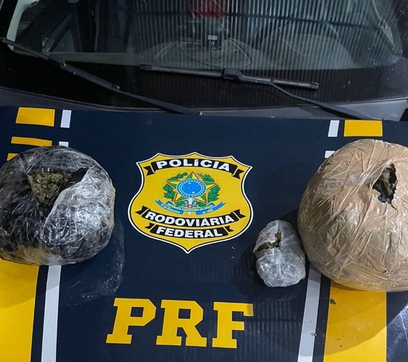 Em São Miguel do Guaporé/RO, PRF apreende skunk e detém suspeitos