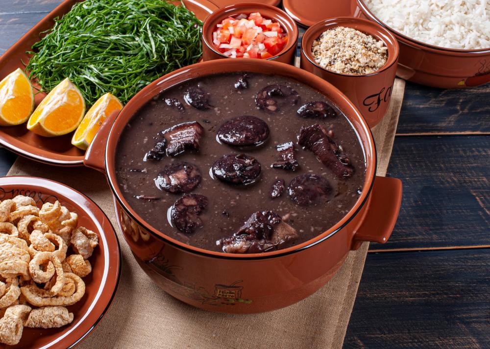 FEIJOADA AO SOM DA MÚSICA SERTANEJA NO RESTAURANTE CAIPIRÃO DO SANTA DIA 10 