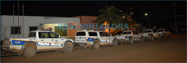 CONFIRA IMAGENS EXCLUSIVAS MULHERES DE PMs RADICALIZAM E ESVAZIAM PNEUS DE VIATURAS; NA CAPITAL, COMANDO DE BATALHÃO NÃO CONVENCE SOLDADOS A LIBERAREM VEÍCULOS PARA A COE