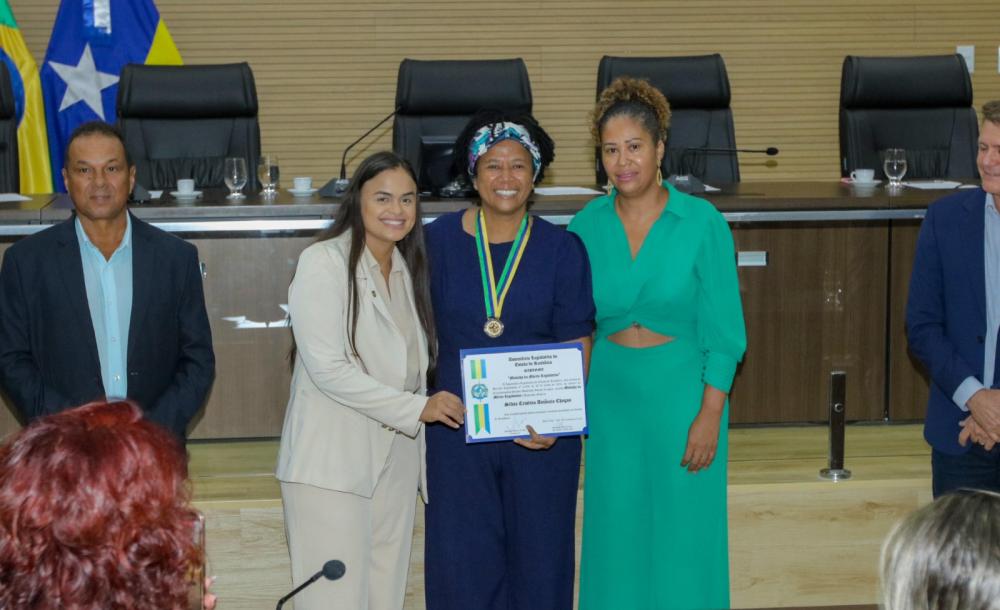 Deputada Estadual Dra Taíssa Sousa prestigia Sessão Solene em homenagem a deputada federal Silvia Cristina